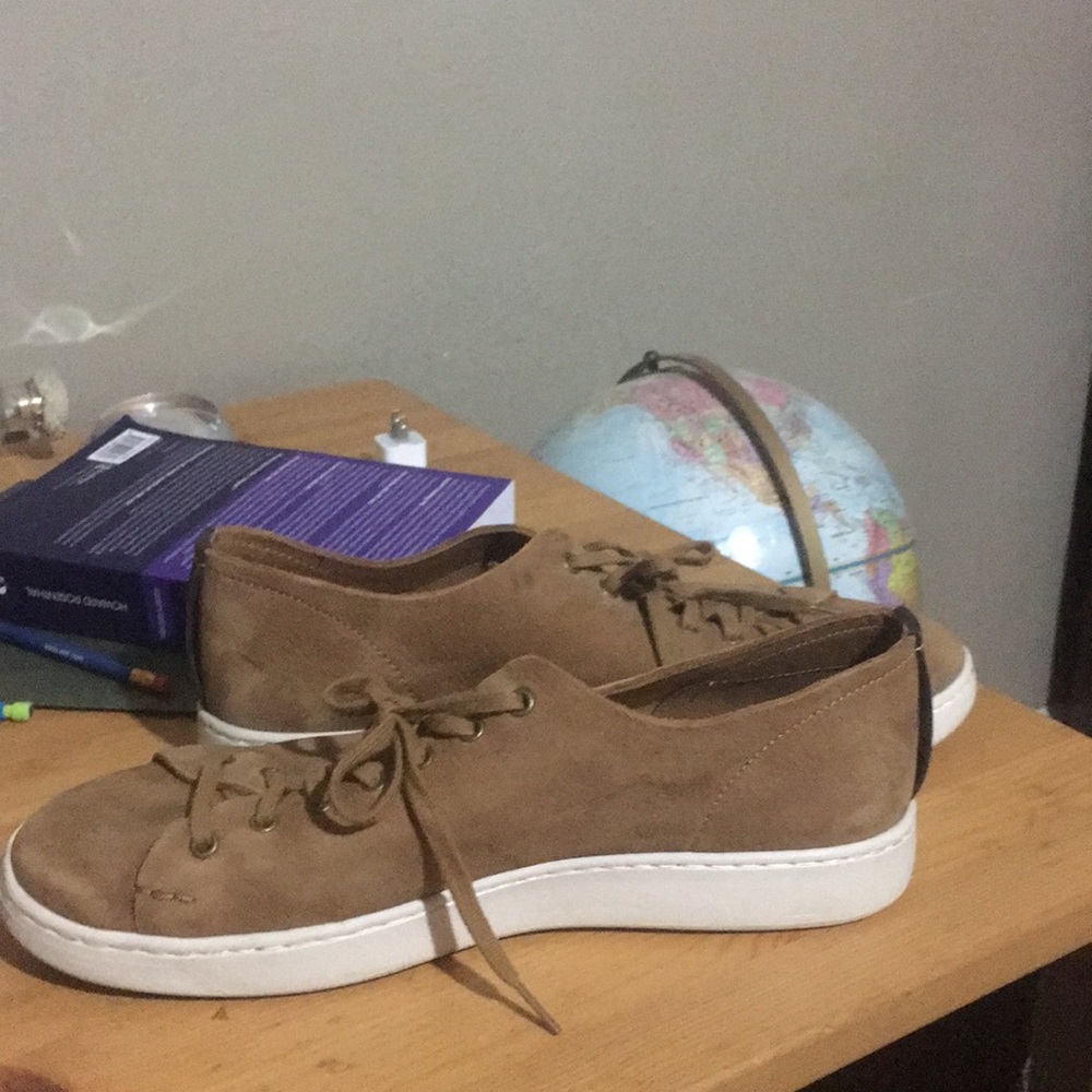 Ugg sn shoes